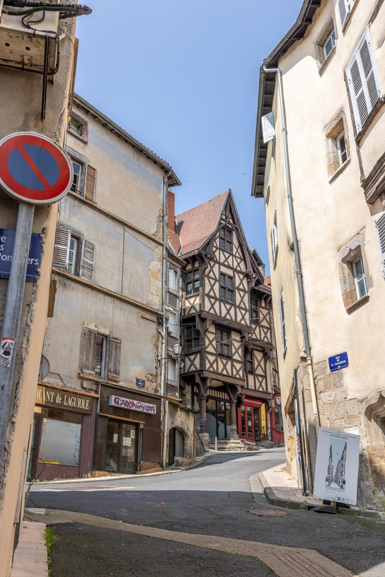 Le Petit Pirou # Cosy # Halte Auvergne Thiers Bagian luar foto